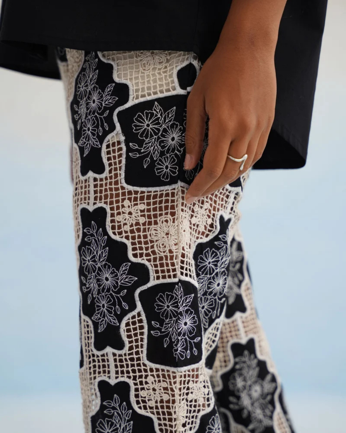 The Onyx Motif Contrast Pant Set