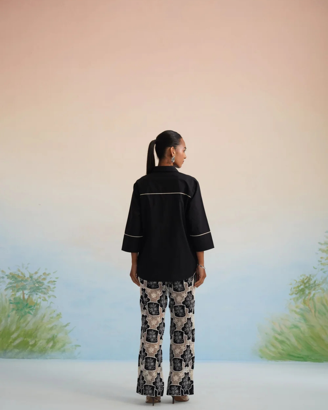 The Onyx Motif Contrast Pant Set