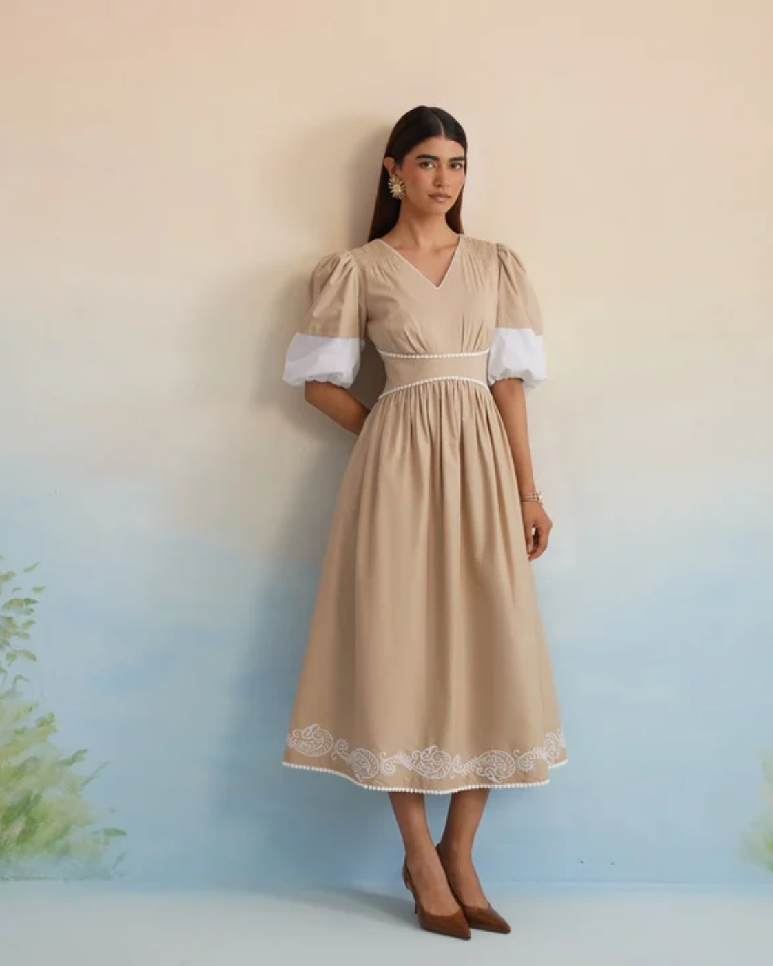 Bulevar Blossom - The Sand Embroidered Midi Dress