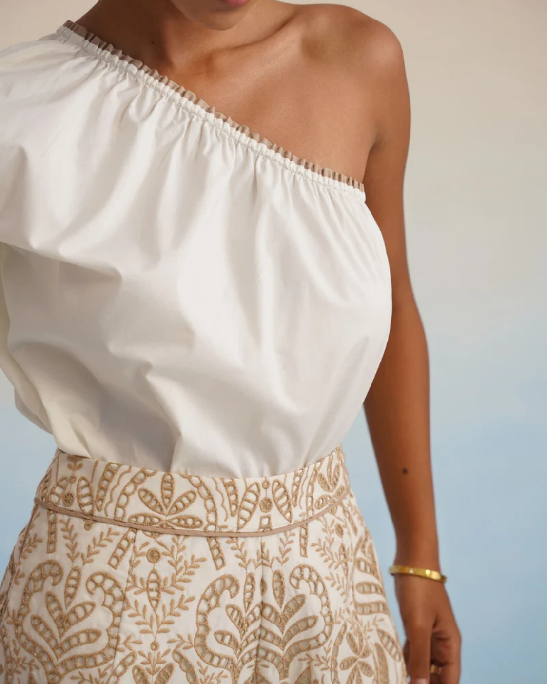 Bulevar Blossom - One-Shoulder Embroidered Shorts Set