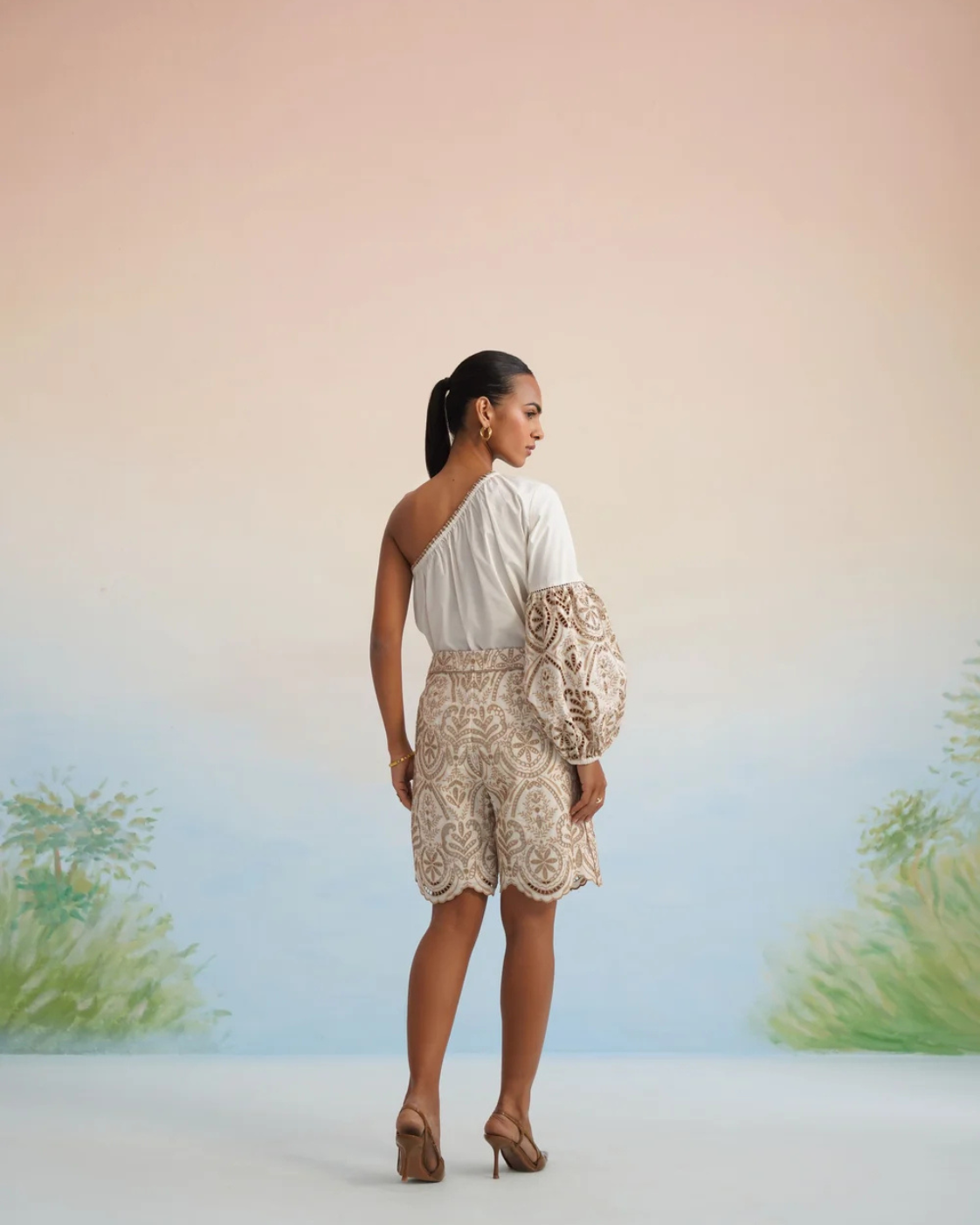 Bulevar Blossom - One-Shoulder Embroidered Shorts Set