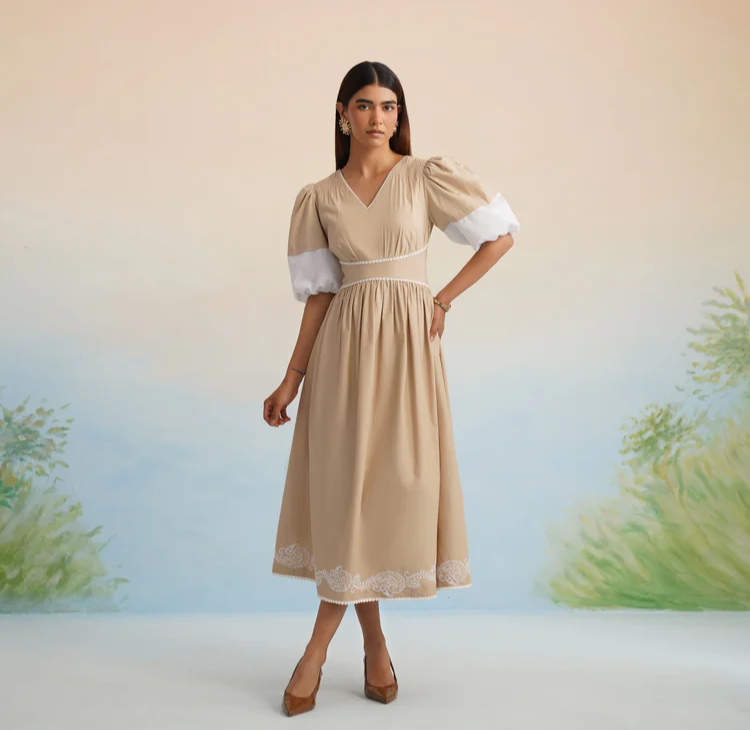 Bulevar Blossom - The Sand Embroidered Midi Dress